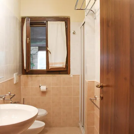 Stunning In Hébergement de vacances Montefiore dellʼAso